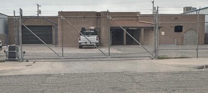 4420 Tetons Dr, El Paso, TX à louer Photo de l’immeuble– Image 2 sur 4