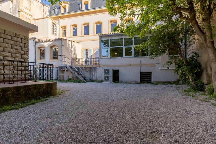 Bureau dans Salon-de-Provence à louer - Photo de l’immeuble – Image 3 sur 23