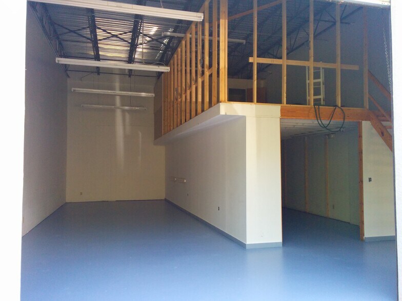 845 Pop Tilton Pl, Jensen Beach, FL à louer - Photo de l’immeuble – Image 3 sur 45