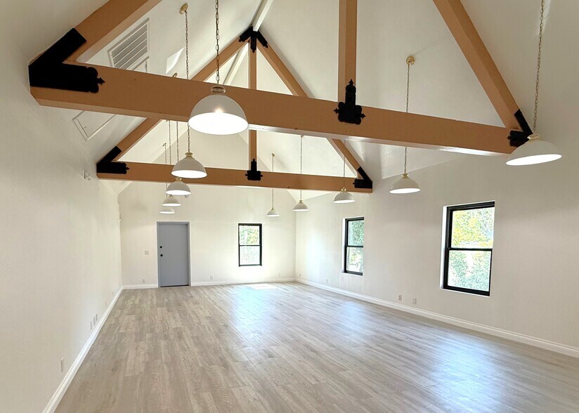 8865 Morro Rd, Atascadero, CA à louer - Photo de l’immeuble – Image 3 sur 4