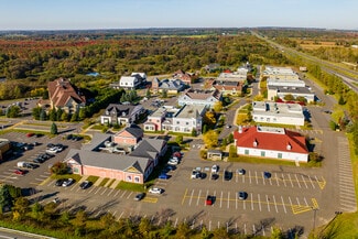 Plus de détails pour 105 Boul Du Carrefour, Bromont, QC - Local commercial à louer