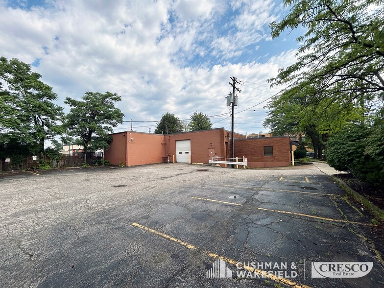 5350 Grant Ave, Cuyahoga Heights, OH à louer - Photo de l’immeuble – Image 2 sur 16