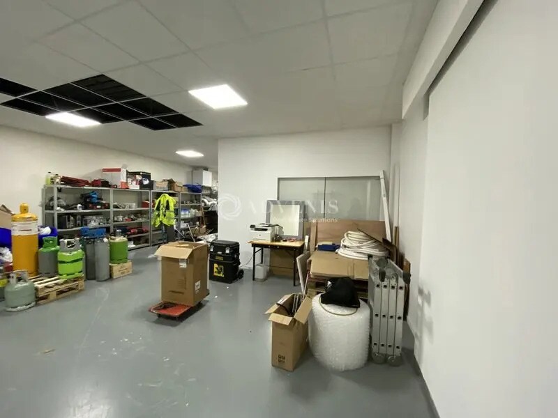 Local d’activités dans Montigny-le-Bretonneux à louer Photo de l’immeuble– Image 1 sur 6
