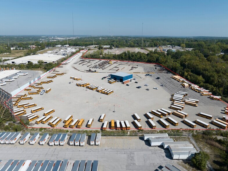 8753 E US 40 Hwy, Kansas City, MO à louer - Photo de l’immeuble – Image 3 sur 15