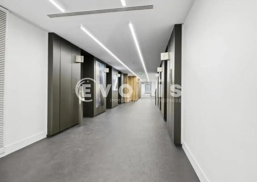 Local d’activités dans Courbevoie à louer - Photo de l’immeuble – Image 3 sur 11