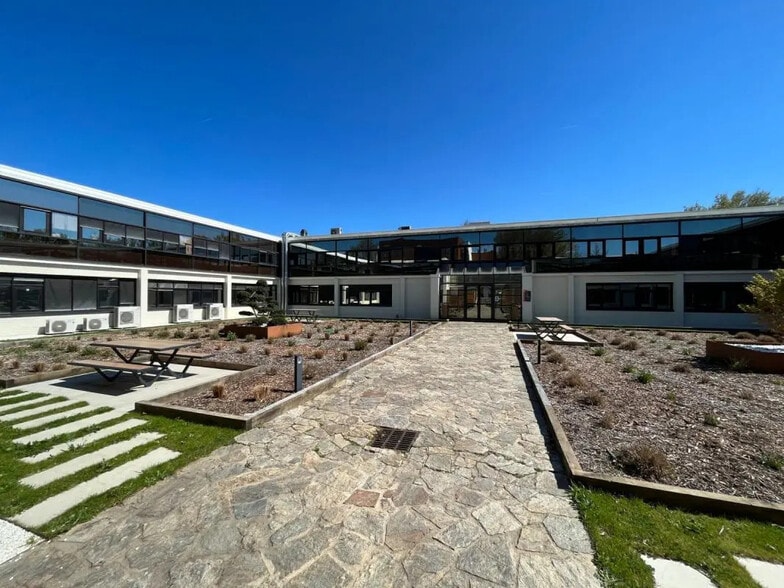 8 Boulevard Albert Einstein, Nantes à louer - Photo de l’immeuble – Image 1 sur 15