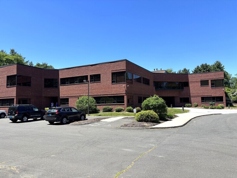 135 South Rd, Farmington, CT à vendre - Photo de l’immeuble – Image 3 sur 4