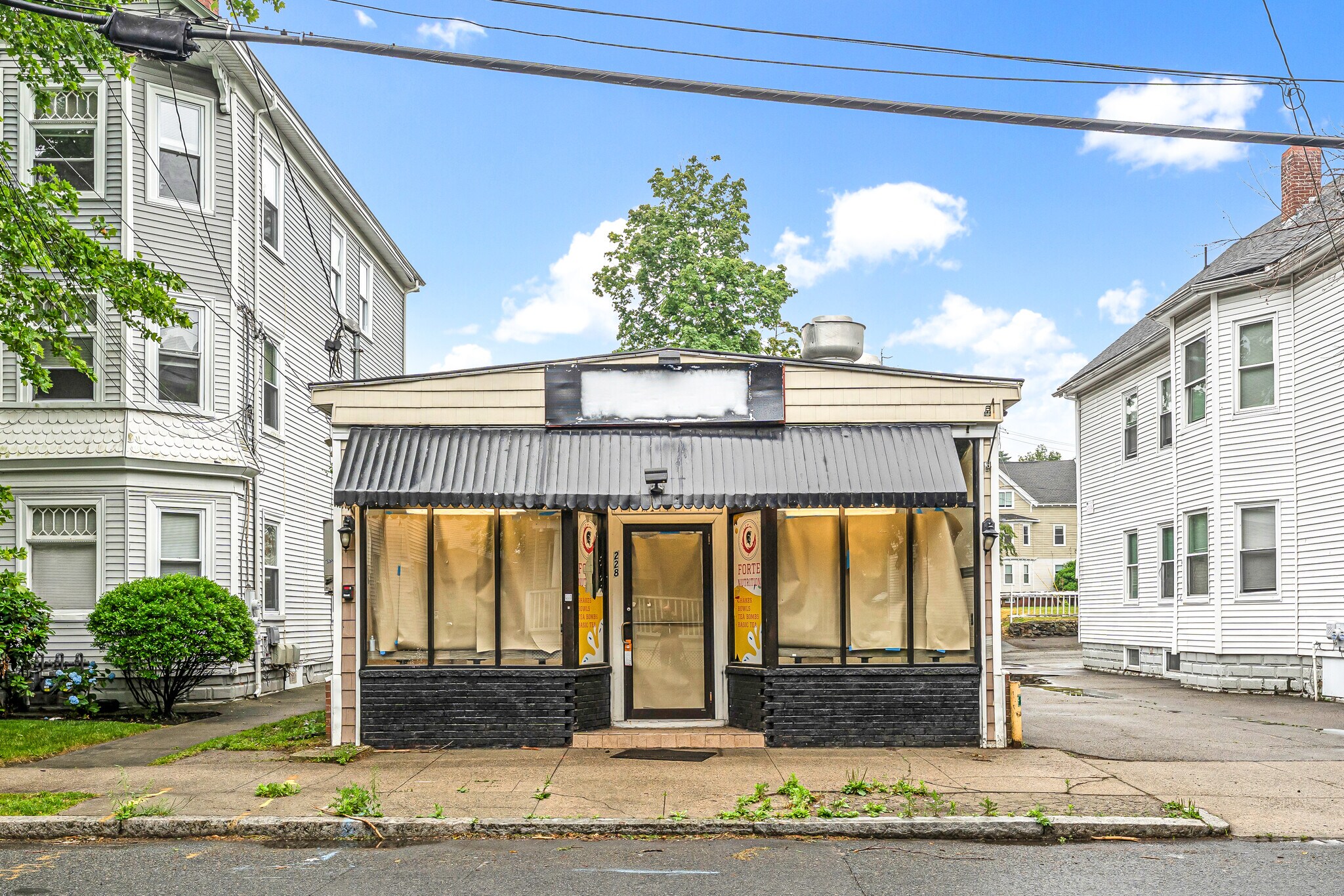 228 Oakland Ave, Providence, RI à louer Photo de l’immeuble– Image 1 sur 17