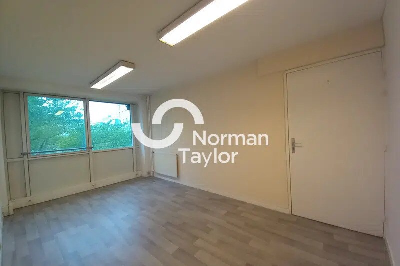 Bureau dans Saint-Priest à louer Photo de l’immeuble– Image 1 sur 9