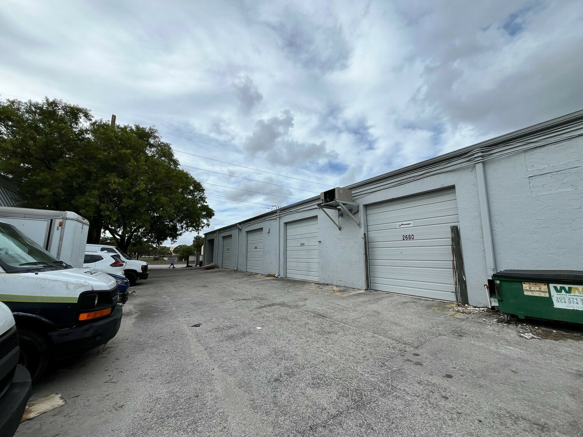 2696 NW 31st Ave, Lauderdale Lakes, FL à louer Photo de l’immeuble– Image 1 sur 3