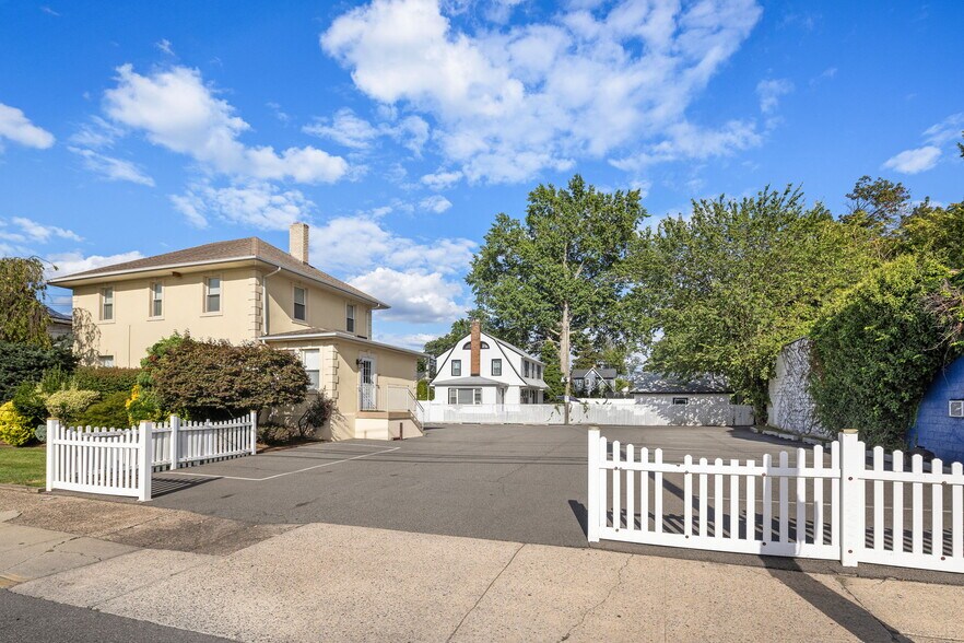 197 S Washington Ave, Bergenfield, NJ à vendre - Photo de l’immeuble – Image 3 sur 37