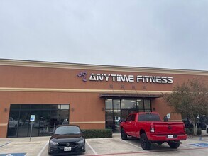 7718 McPherson Rd, Laredo, TX à louer Photo de l’immeuble– Image 1 sur 4