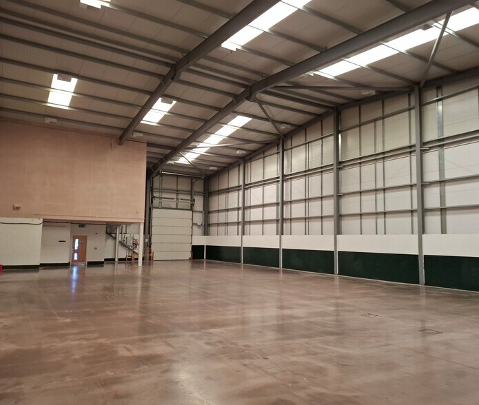 The Quadrant Centre, Quedgeley à louer - Photo de l’immeuble – Image 2 sur 5