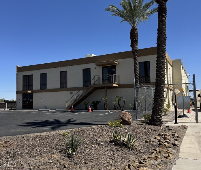 2041 W Adobe Dr, Phoenix, AZ à louer - Photo de l’immeuble – Image 3 sur 5