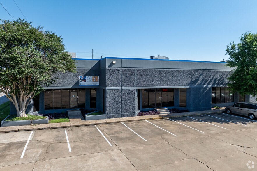 10631 Harwin Dr, Houston, TX à louer - Photo de l’immeuble – Image 3 sur 13