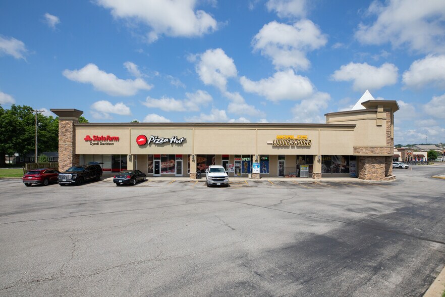 Crossroads Shopping Center portefeuille de 3 biens à vendre sur LoopNet.fr - Photo de l’immeuble – Image 2 sur 5