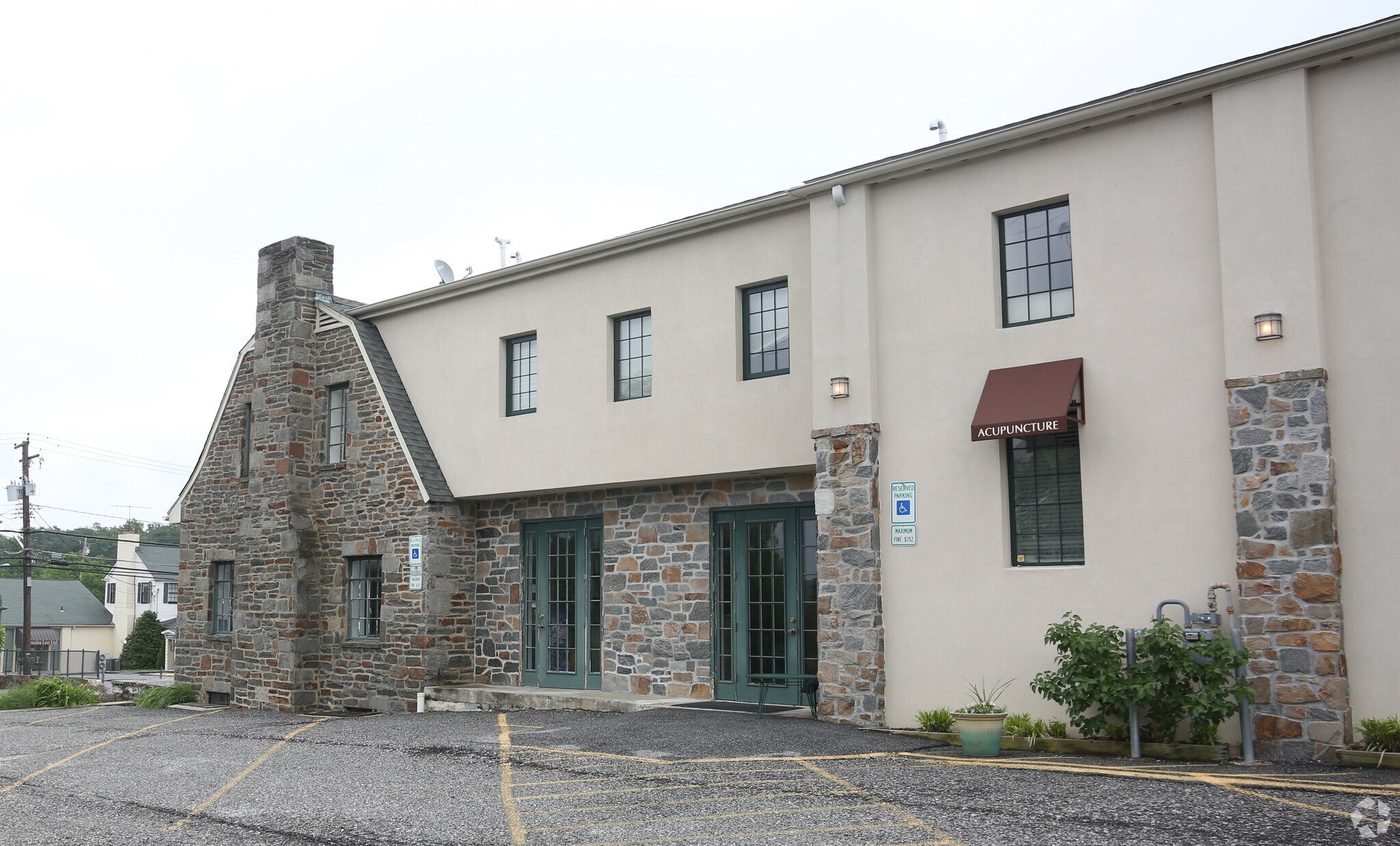6302 Falls Rd, Mount Washington, MD à louer Photo principale– Image 1 sur 9