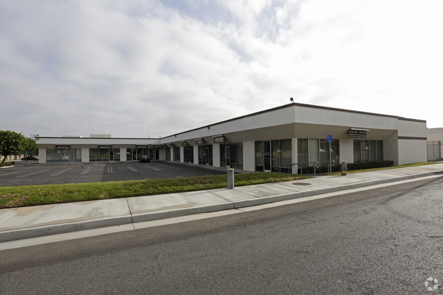 8201 Orangethorpe Ave, Buena Park, CA à louer - Photo principale – Image 1 sur 6