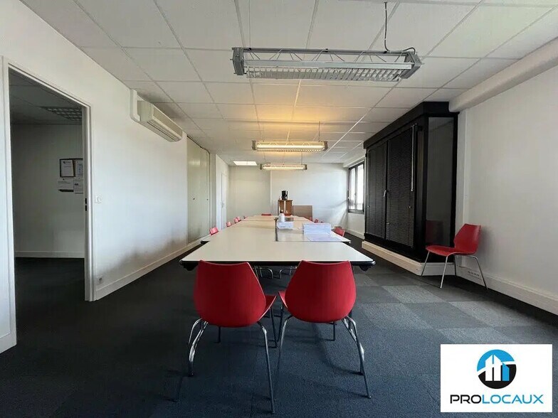 Bureau dans Compiègne à louer - Photo de l’immeuble – Image 2 sur 10