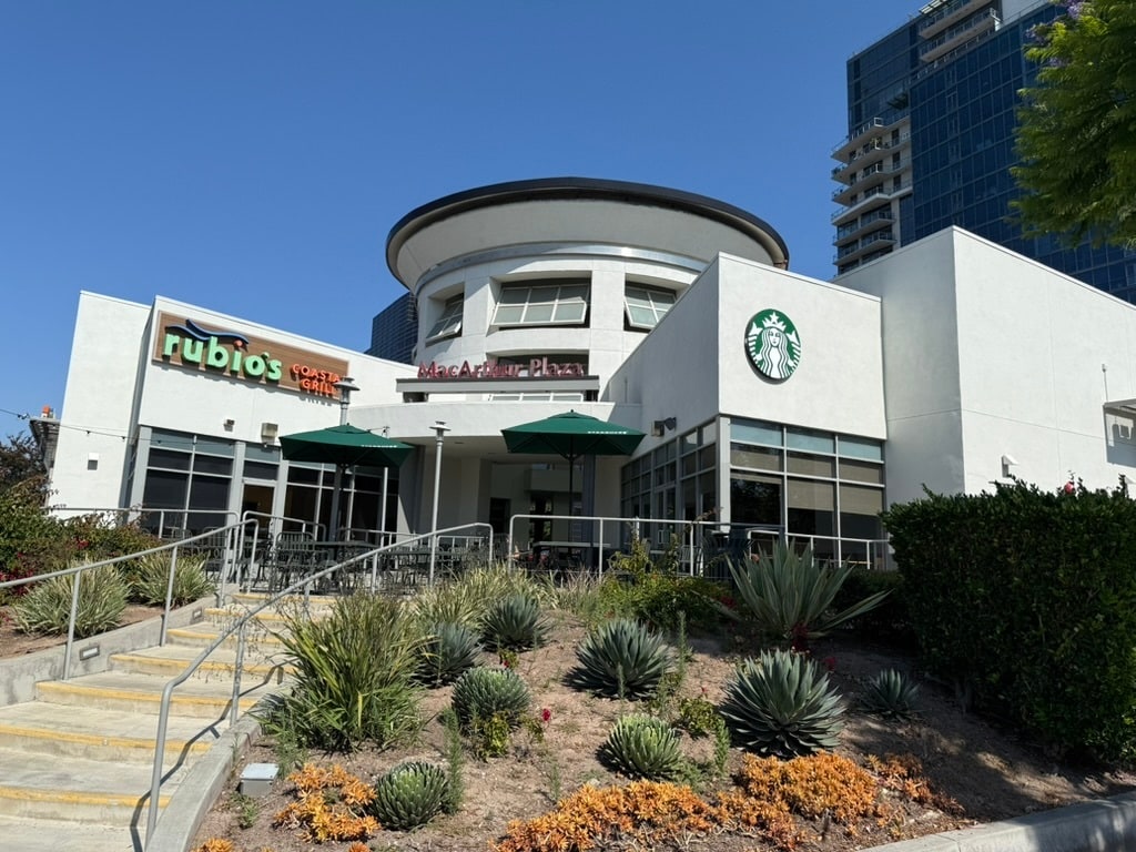 2 Hutton Centre Dr, Santa Ana, CA à louer Photo de l’immeuble– Image 1 sur 1