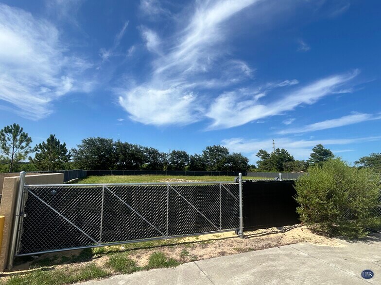 Gus Hipp Blvd, Rockledge, FL à louer - Photo de l’immeuble – Image 2 sur 4