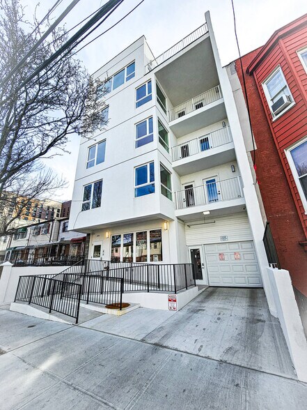 686 Eagle Ave, Bronx, NY à vendre - Photo de l’immeuble – Image 2 sur 17