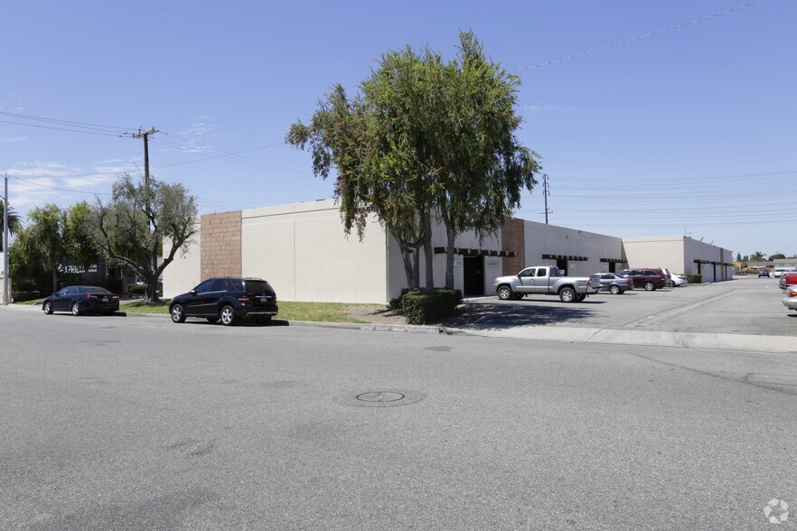 15321-15323 Texaco Ave, Paramount, CA à louer - Photo de l’immeuble – Image 2 sur 4