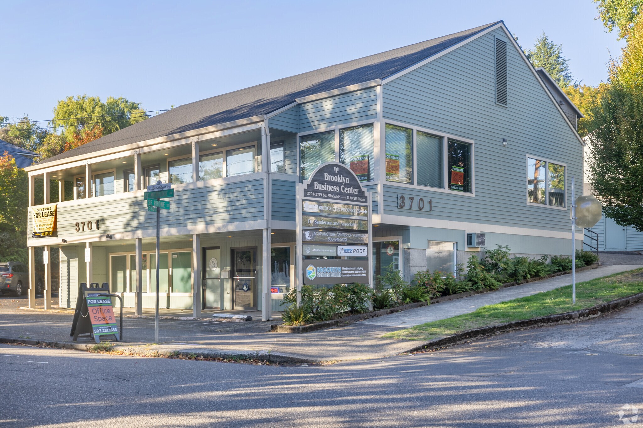 3701 SE Milwaukie Ave, Portland, OR à louer Photo principale– Image 1 sur 11