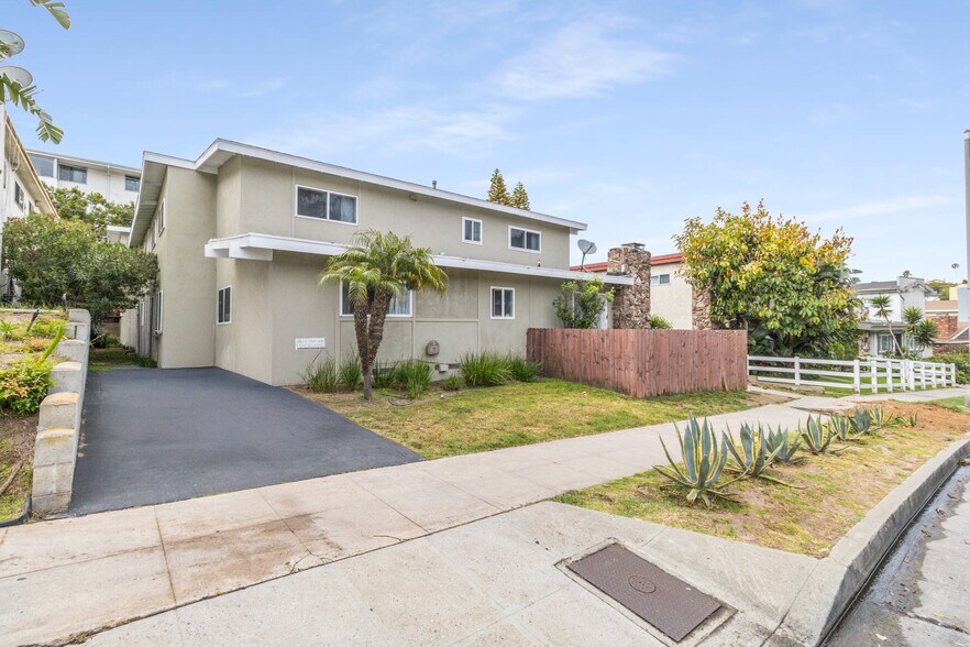 8324 W Manchester Ave, Playa Del Rey, CA à vendre - Photo principale – Image 1 sur 3