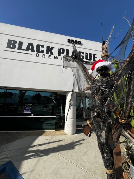 2550 Jason Ct, Oceanside, CA à louer - Photo de l’immeuble – Image 3 sur 11