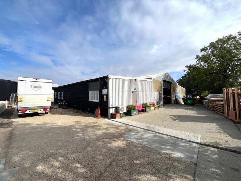 Radley Green Farm Road, Ingatestone à louer - Photo de l’immeuble – Image 1 sur 8