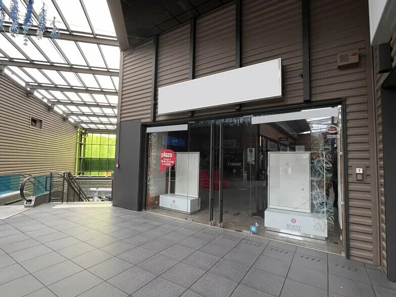 Local commercial dans Marseille à louer - Hall d’entrée – Image 2 sur 17