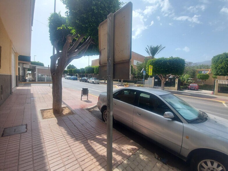 Local commercial dans El Ejido, Almería à louer - Photo de l’immeuble – Image 2 sur 12
