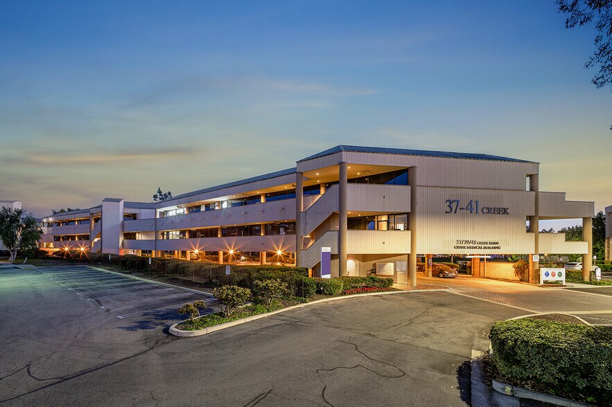 37 Creek Rd, Irvine, CA à vendre - Photo de l’immeuble – Image 2 sur 13