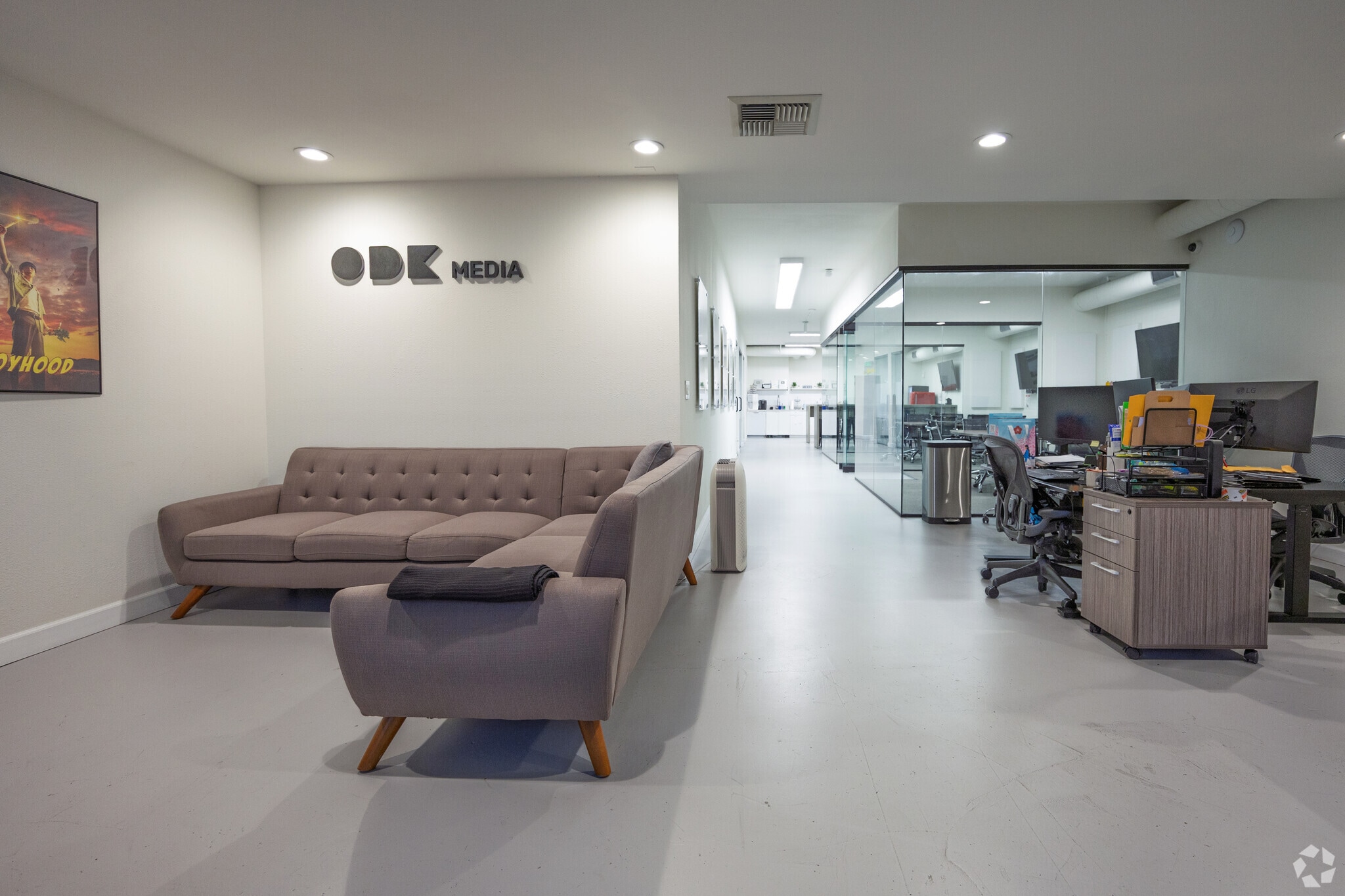 223 N Harbor Blvd, Fullerton, CA à louer Hall d’entrée– Image 1 sur 16