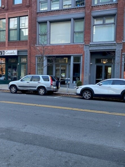 1123 E Main St, Bridgeport, CT à louer - Photo de l’immeuble – Image 3 sur 8