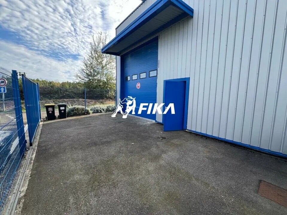 Bureau dans Saint-Jean-d'Illac à louer Photo de l’immeuble– Image 1 sur 9