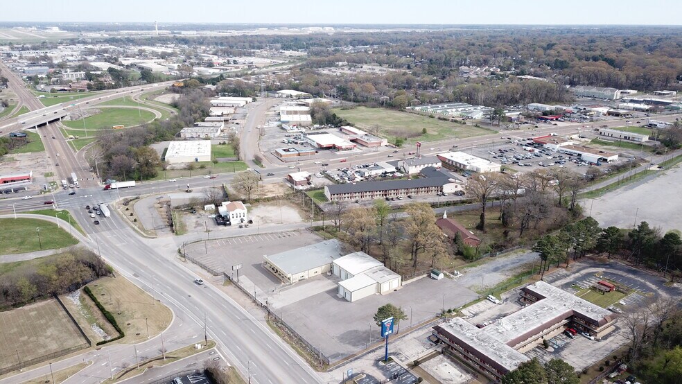 1145 Brooks Rd, Memphis, TN à vendre - Photo de l’immeuble – Image 2 sur 14