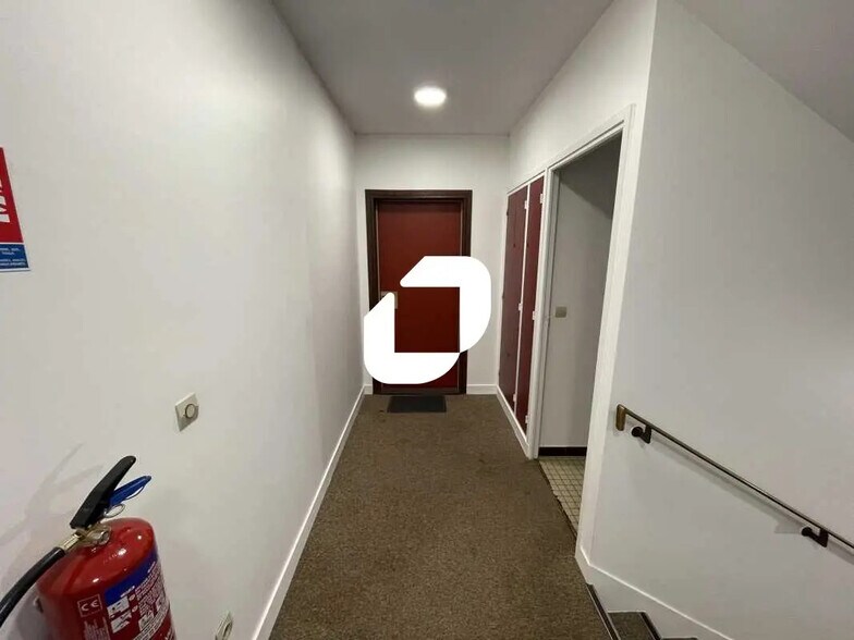 Bureau dans Igny à louer - Photo de l’immeuble – Image 2 sur 9