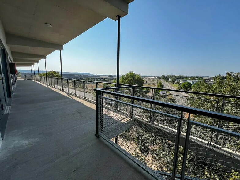 Bureau dans Avignon à louer - Photo de l’immeuble – Image 2 sur 6