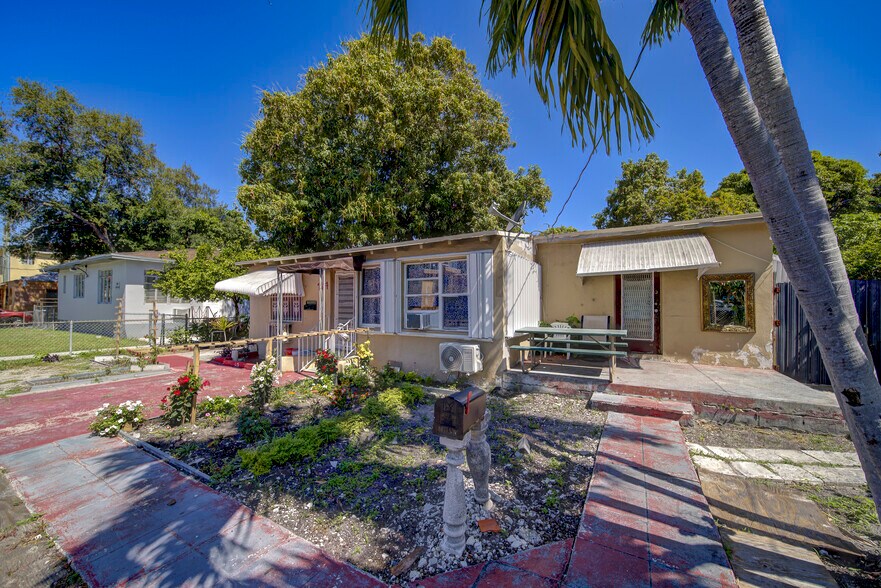 1877 SW 6th St, Miami, FL à vendre - Photo de l’immeuble – Image 2 sur 20