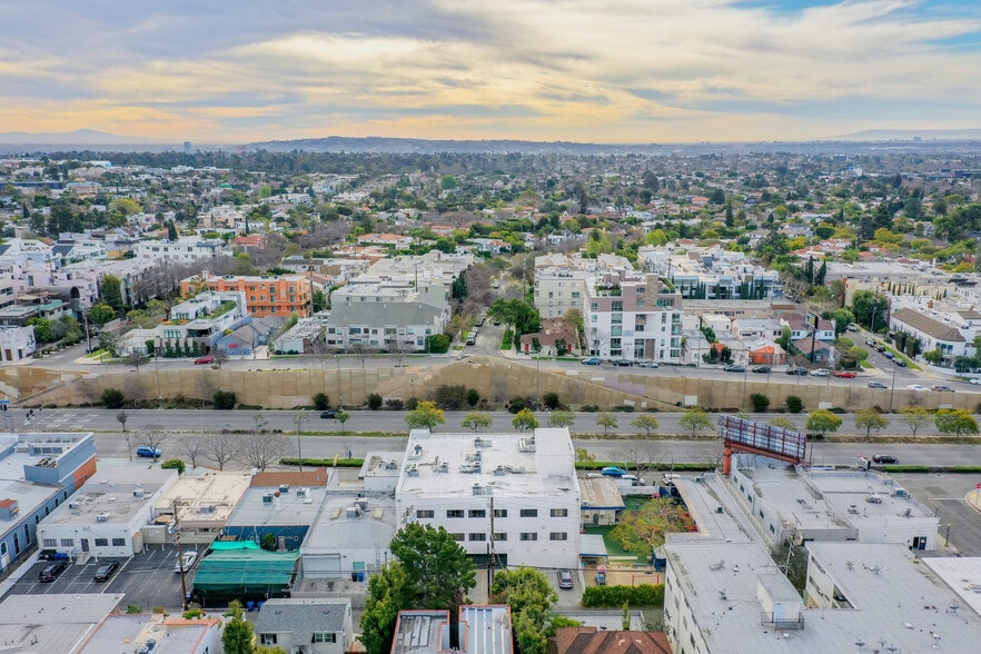 10537 Santa Monica Blvd, Los Angeles, CA à louer - Aérien – Image 3 sur 13