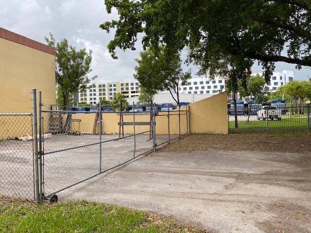 2300 NW 34th Ave, Miami, FL à vendre - Photo de l’immeuble – Image 2 sur 18