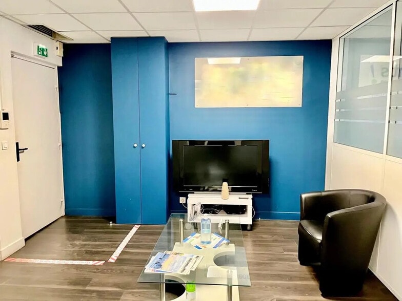 Bureau dans Maisons-Laffitte à louer - Photo de l’immeuble – Image 2 sur 14