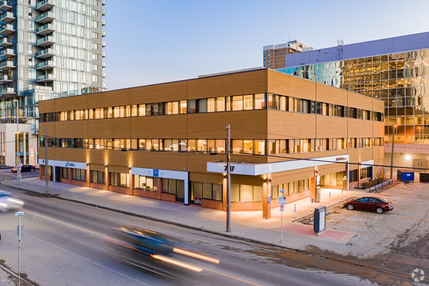 707 10th Ave SW, Calgary, AB à louer - Photo principale – Image 1 sur 4