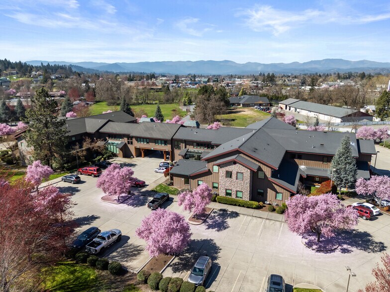 700 SW Ramsey Ave, Grants Pass, OR à louer - Photo de l’immeuble – Image 3 sur 18