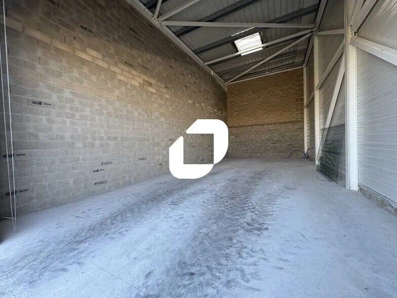 Local d’activités dans Méré à louer - Photo intérieure – Image 1 sur 2