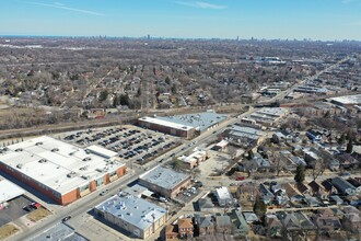 5352 N Elston Ave, Chicago, IL à louer Photo de l’immeuble– Image 2 sur 3