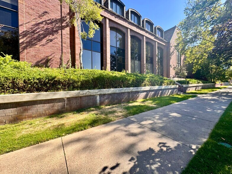275 E South Temple, Salt Lake City, UT à louer - Photo de l’immeuble – Image 2 sur 12