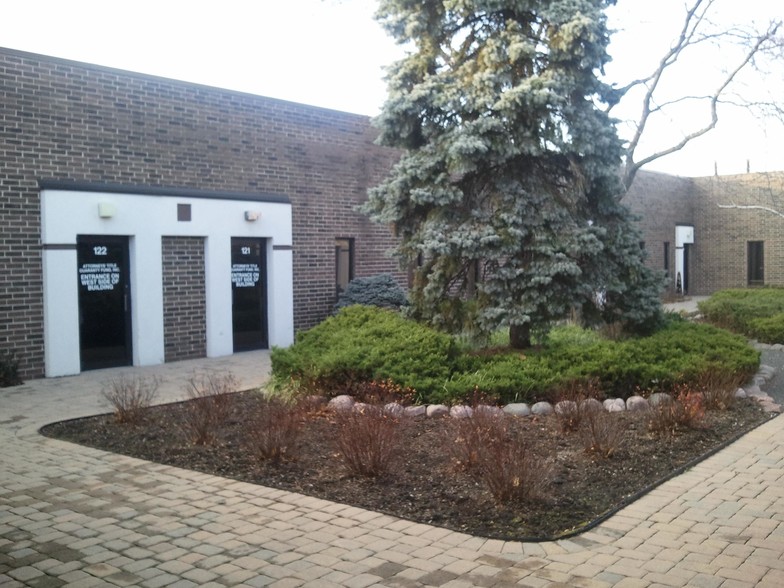 350 W Kensington Rd, Mount Prospect, IL à louer - Photo de l’immeuble – Image 2 sur 5